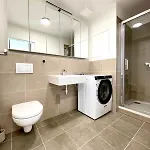 Brand New Minimalist Flat, Free Parking & Wifi Apartment Pressburg