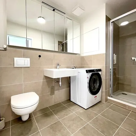 Brand New Minimalist Flat, Free Parking & Wifi Apartman Pozsony
